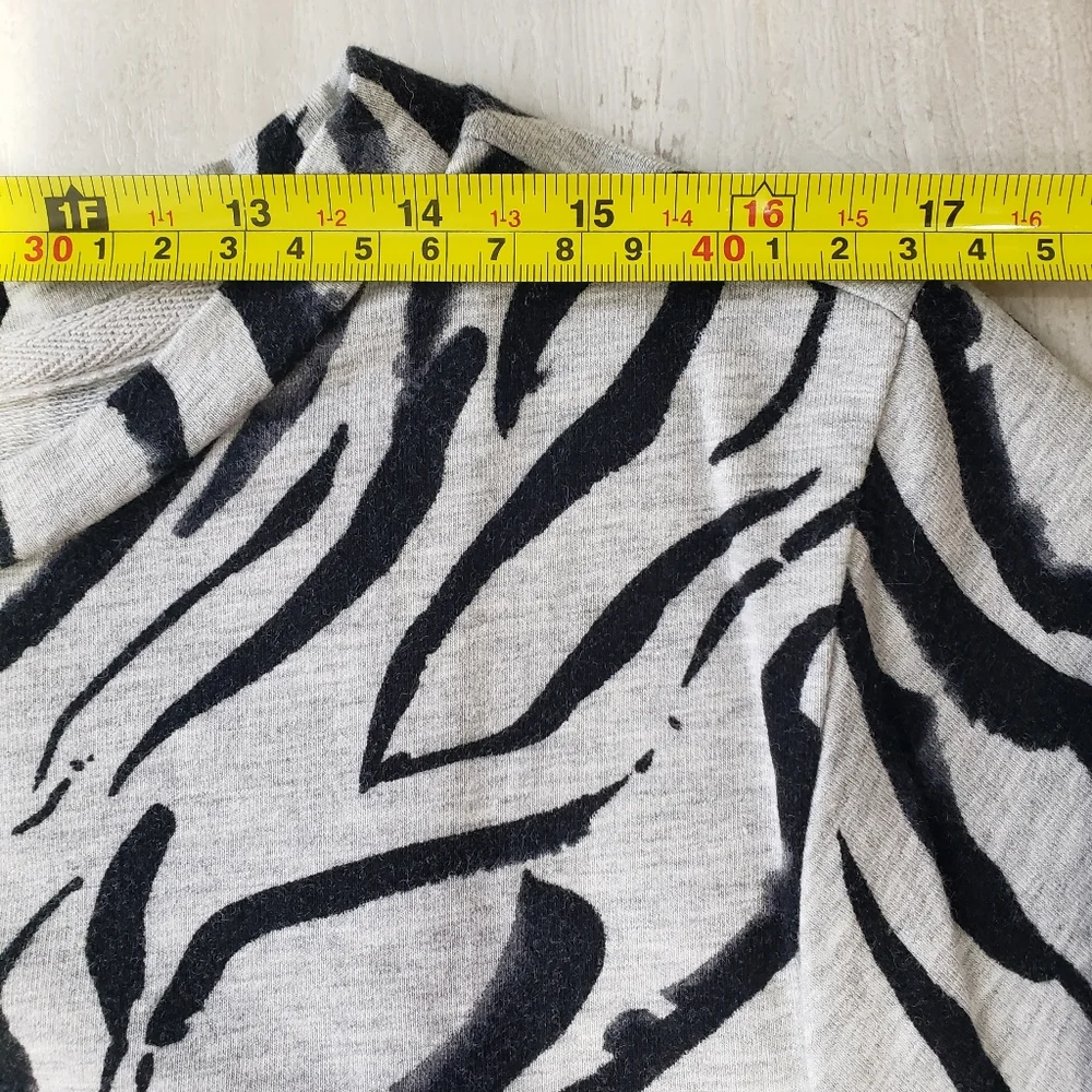 CHICO'S Zenergy Pullover Blouse Long Sleeve Top Size 3P XL Petite Zebra Print